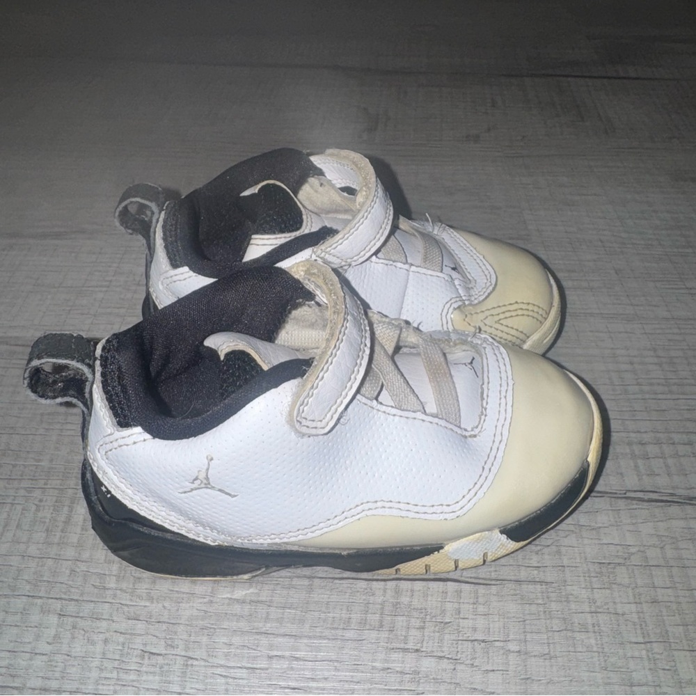 Children’s Air Jordan White Shoes- Size 8C (Baby Shoes)